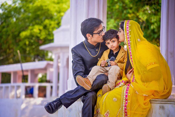 Beautiful photos of a family from their photoshoot in Udaipur.